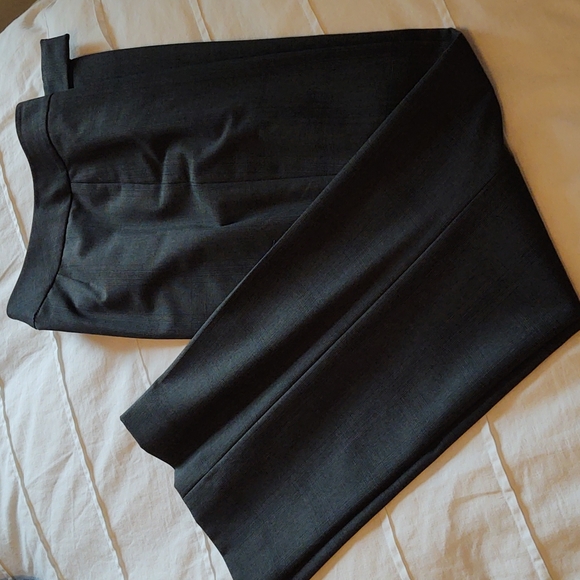 Tahari Gray plaid suiting Pantsuit, size 6 - Picture 4 of 4